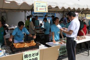 岩田騎手　焼きそば